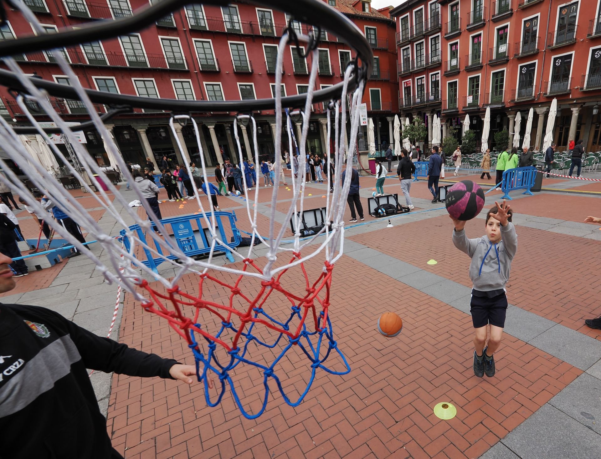 Los escolares vallisoletanos celebran el Día de la Educación Física, en imágenes