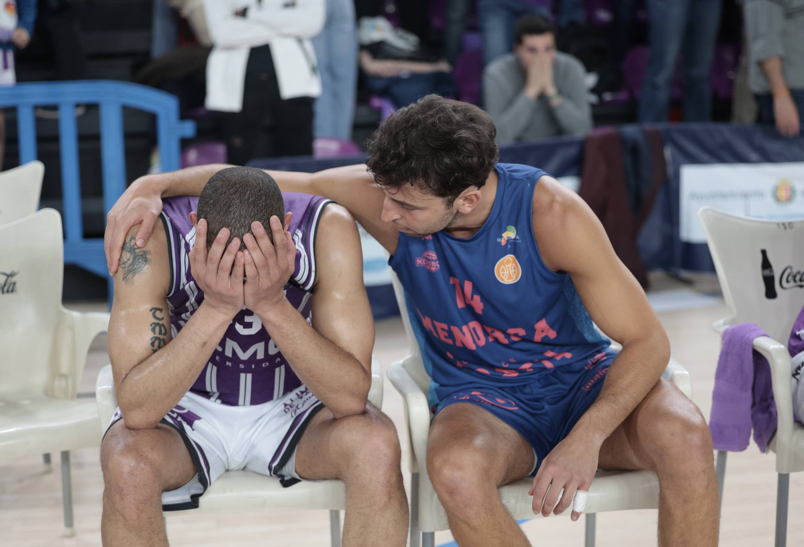 Las imágenes del descenso del UEMC ante Menorca