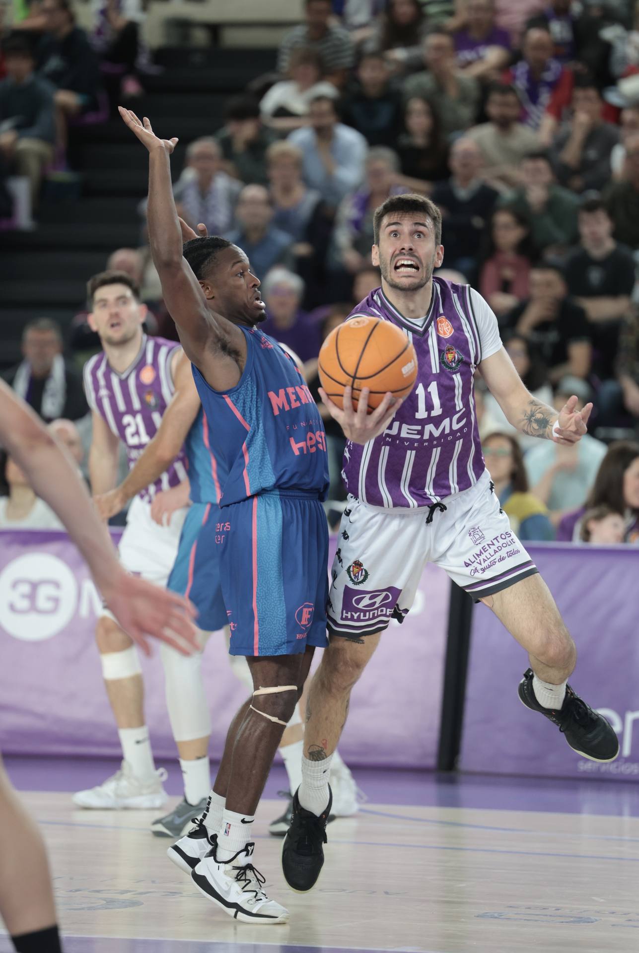 Las imágenes del descenso del UEMC ante Menorca