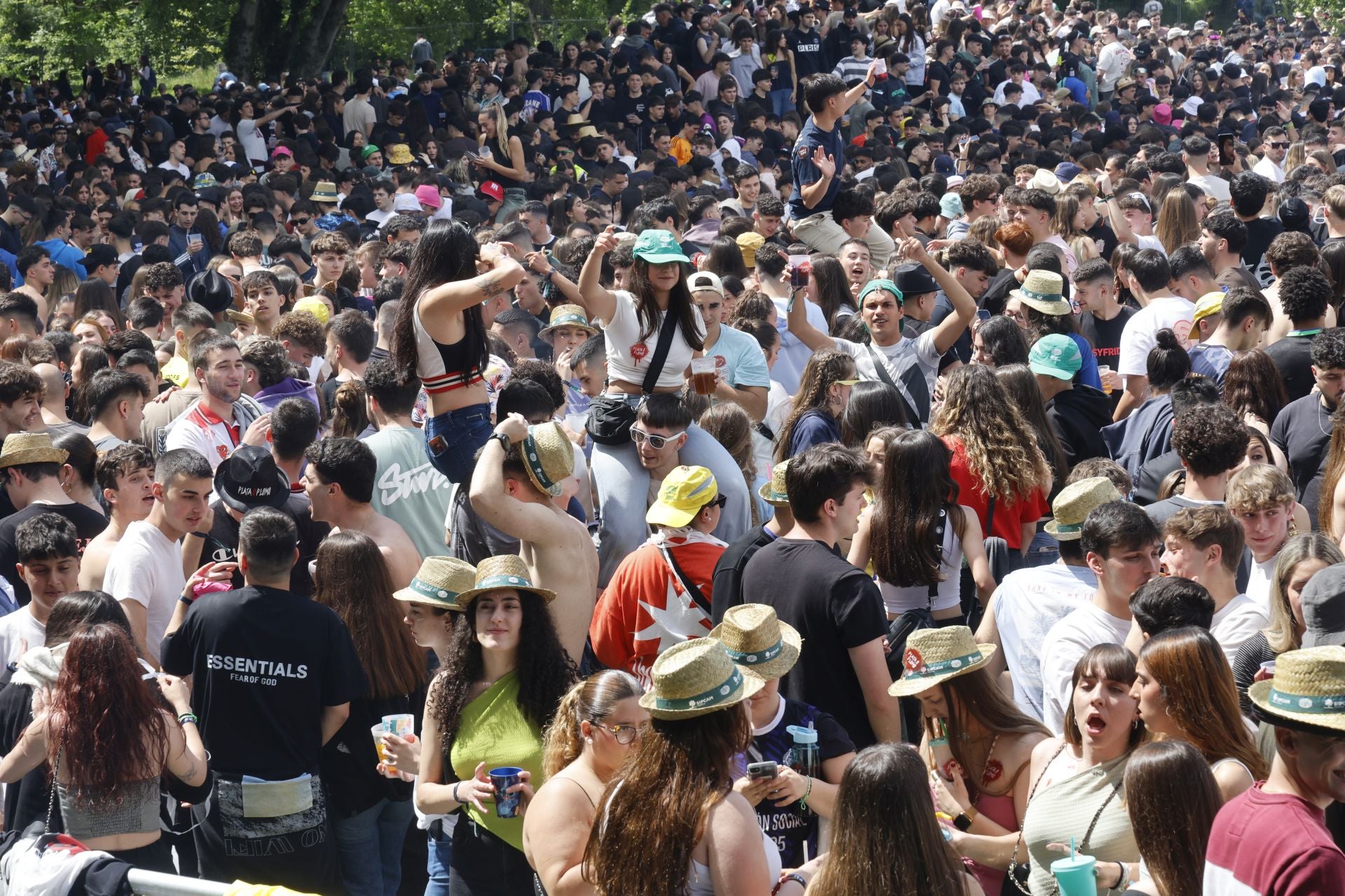 La fiesta de la ITA abarrota el parque Ribera Sur de jóvenes