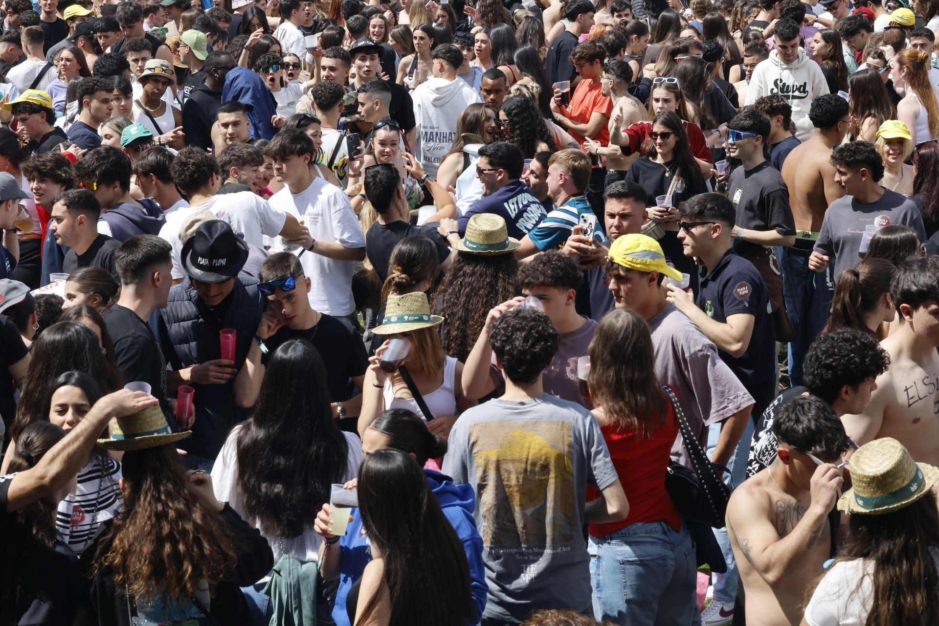 La fiesta de la ITA abarrota el parque Ribera Sur de jóvenes