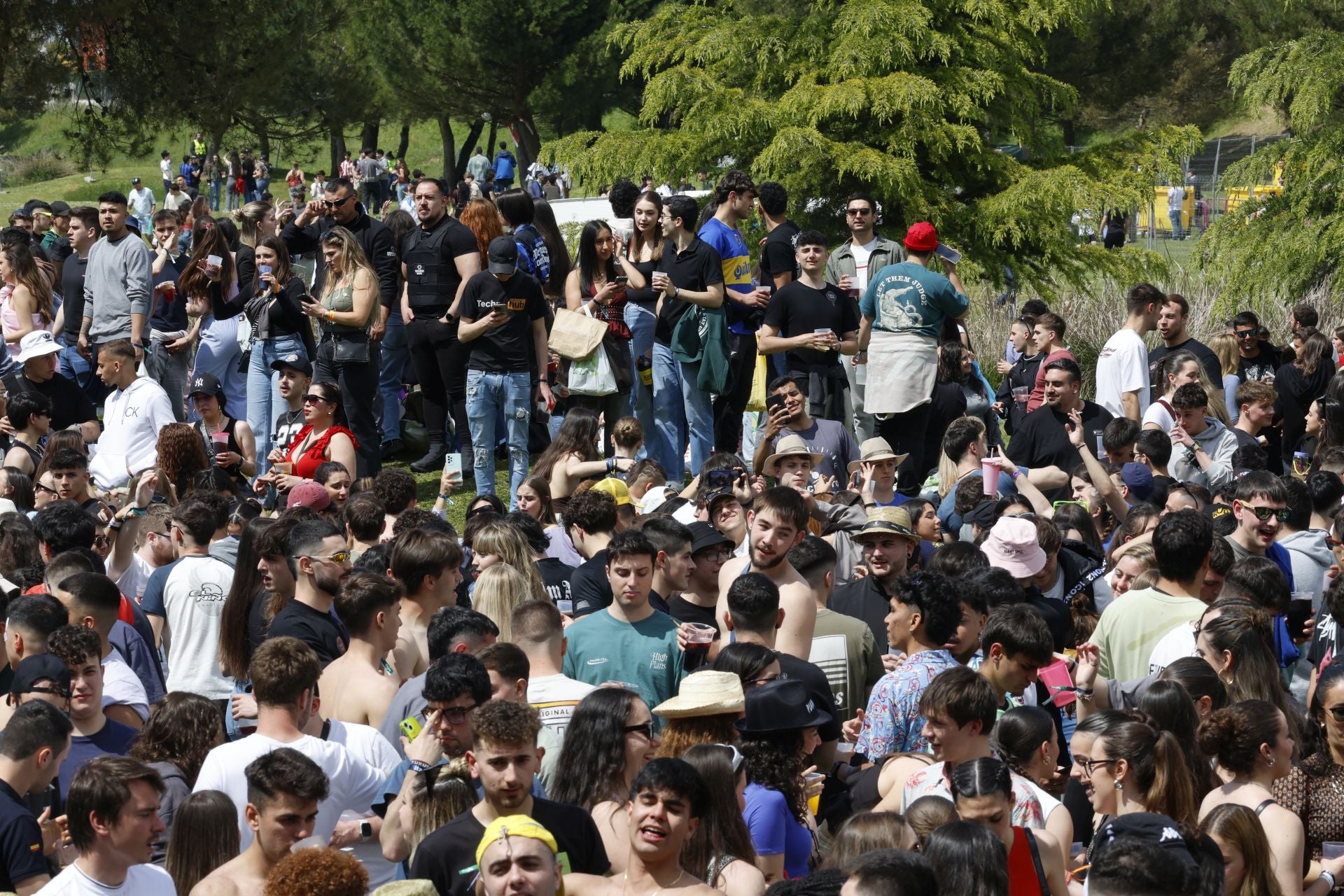 La fiesta de la ITA abarrota el parque Ribera Sur de jóvenes