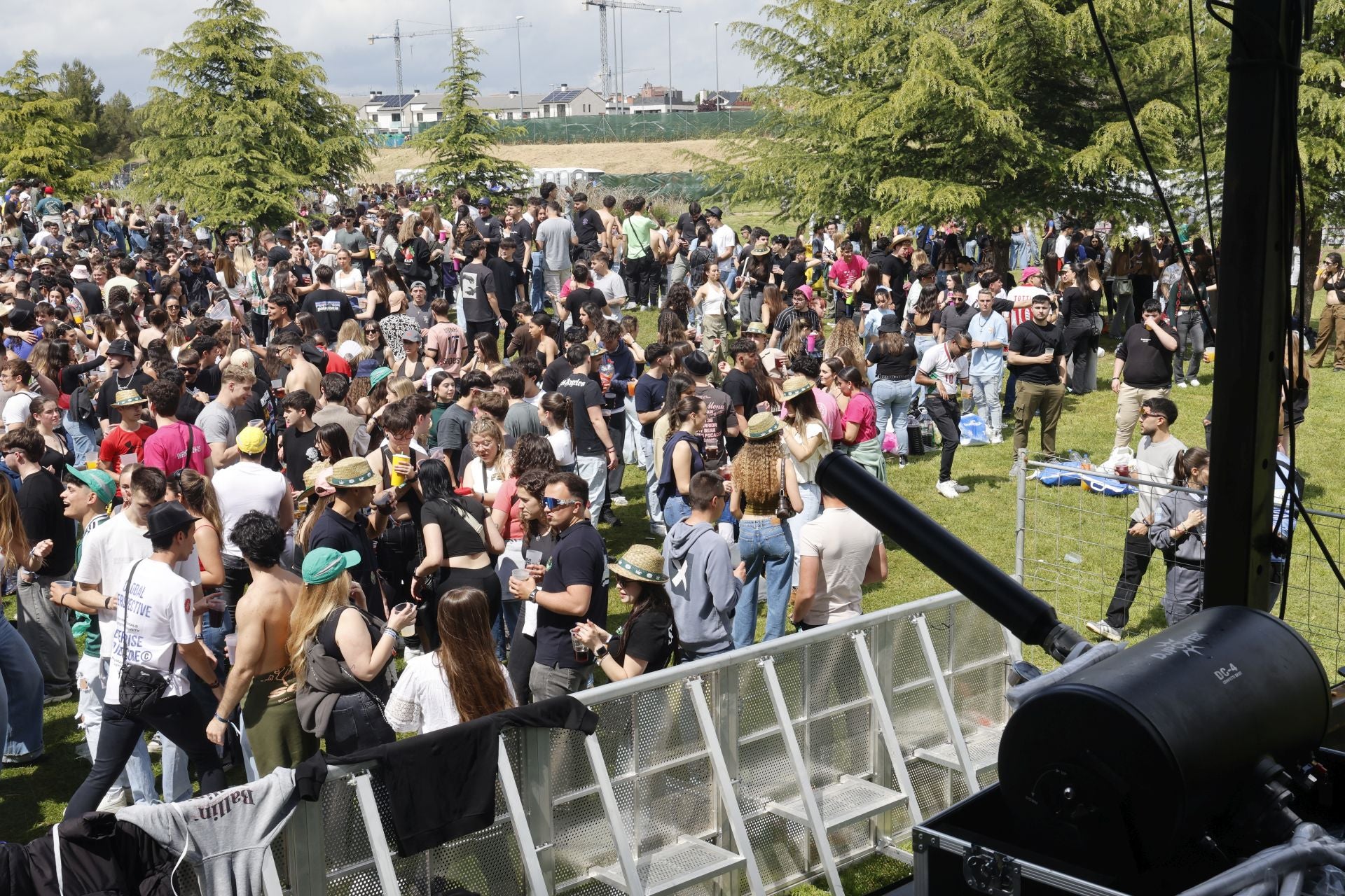 La fiesta de la ITA abarrota el parque Ribera Sur de jóvenes