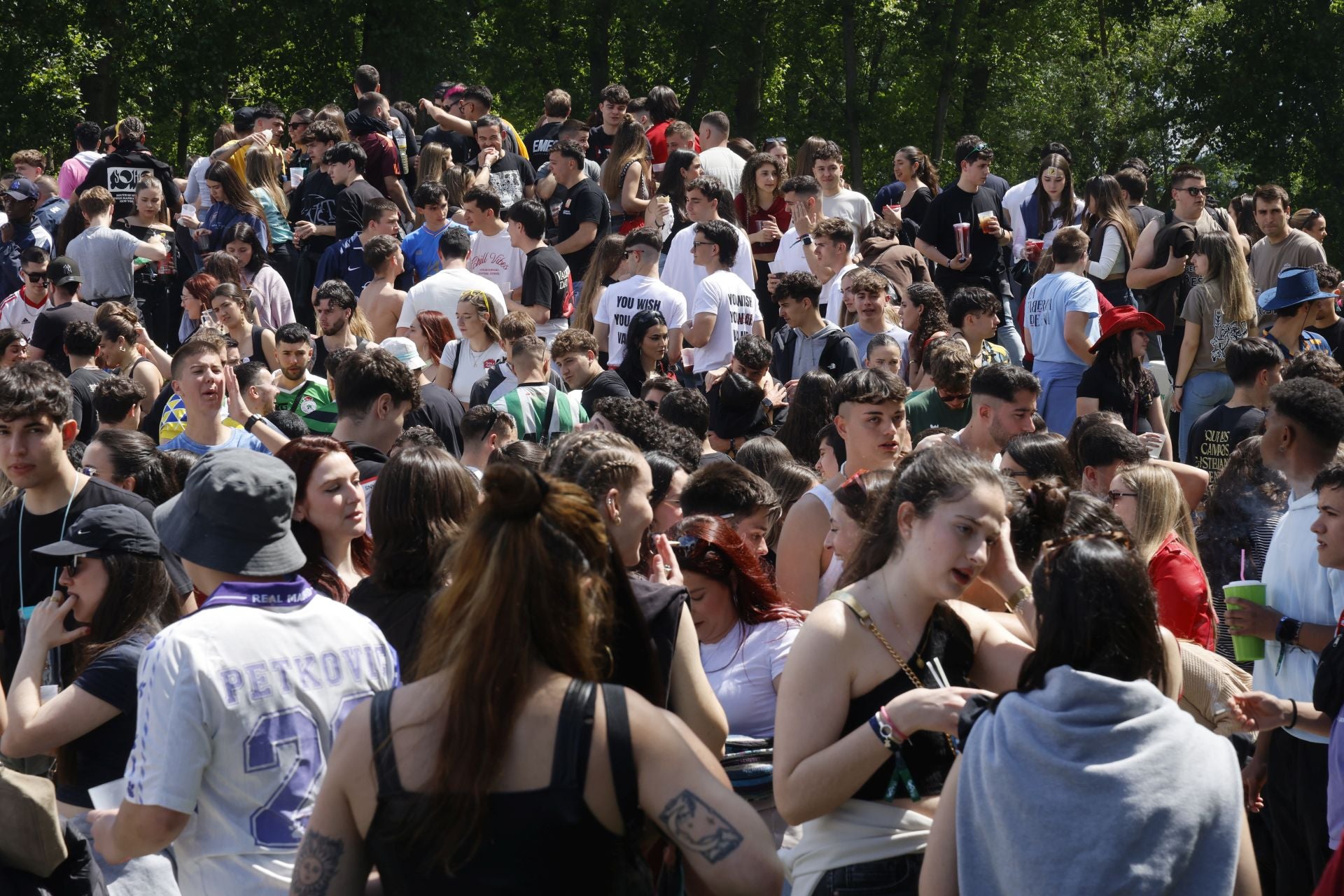 La fiesta de la ITA abarrota el parque Ribera Sur de jóvenes