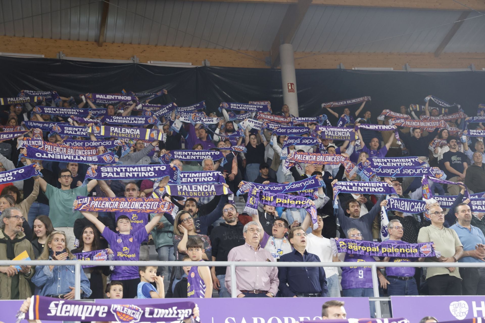 Búscate en las gradas del Súper Agropal Palencia-Betis