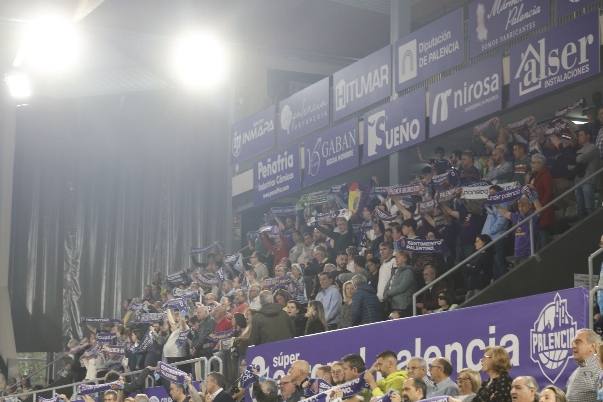 Búscate en las gradas del Súper Agropal Palencia-Betis