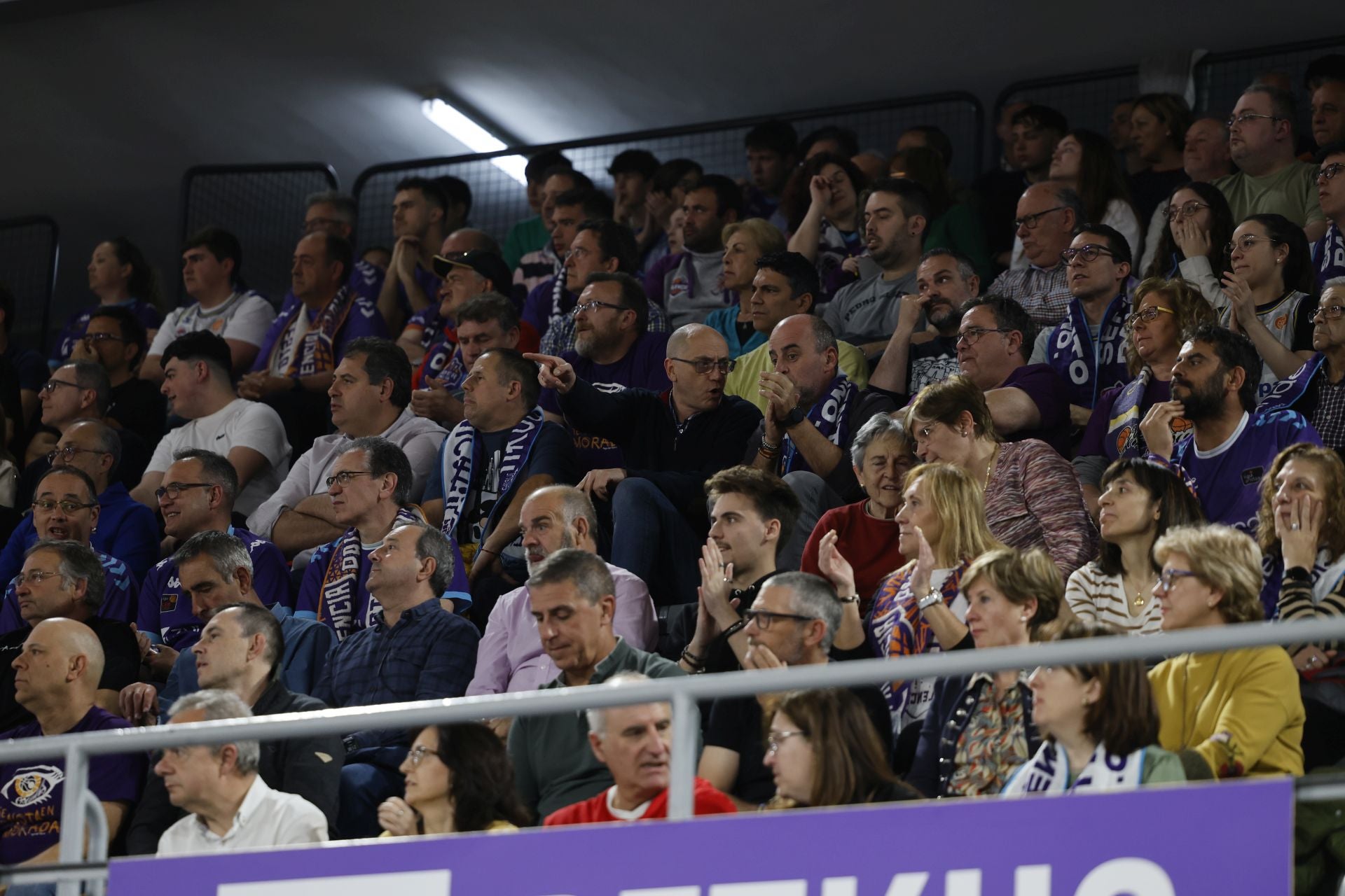 Búscate en las gradas del Súper Agropal Palencia-Betis