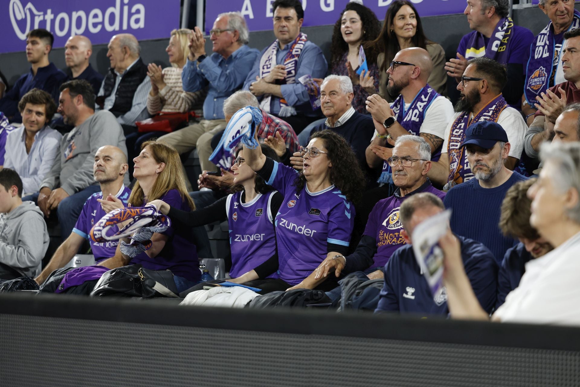 Búscate en las gradas del Súper Agropal Palencia-Betis