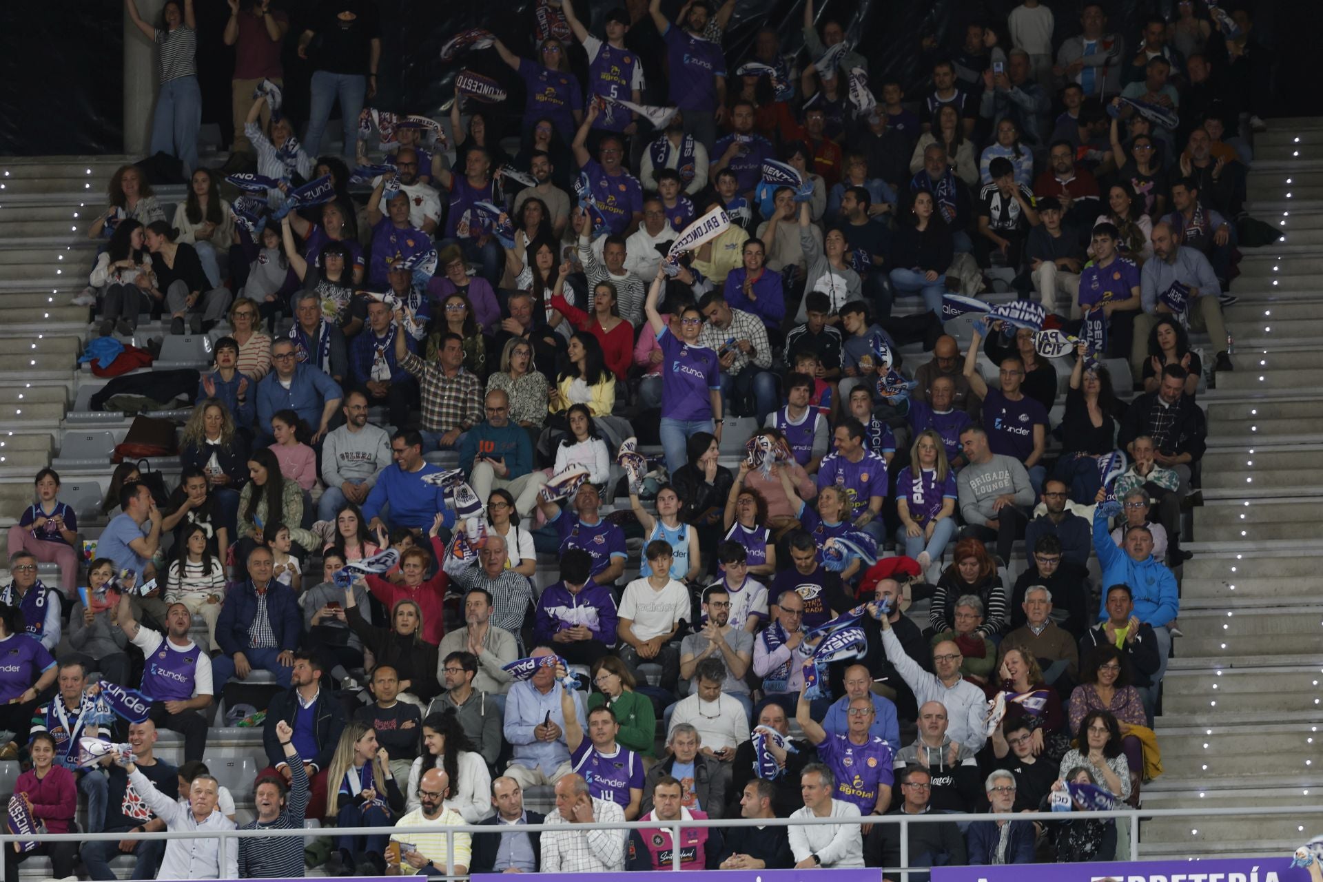 Búscate en las gradas del Súper Agropal Palencia-Betis