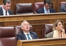 David Hierro (Vox), Francisco Igea (Grupo Mixto), Patricia Gómez Urbán y Nuria Rubio (PSOE) y Ricardo Gavilanes (PP), el jueves, antes de la Junta de Portavoces de las Cortes.