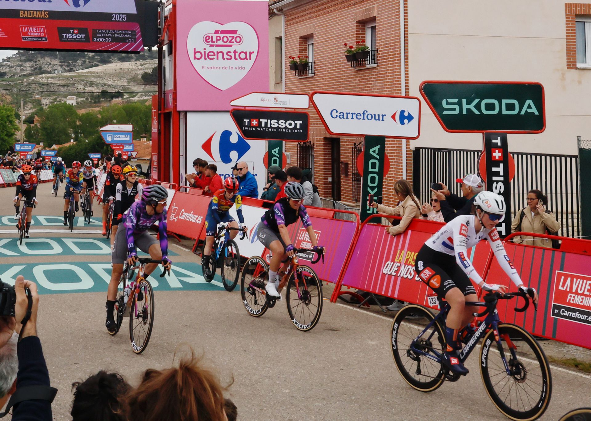 Así ha sido la llegada de La Vuelta Femenina a Baltanás