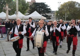 Pasacalles, este jueves, durante la inauguración del Mercado Castellano.
