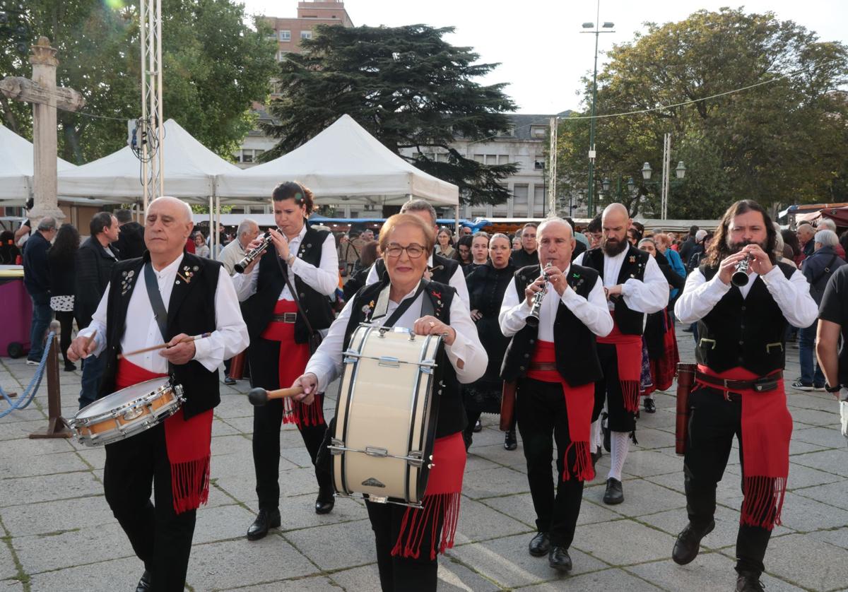 La previsión de lluvia traslada a espacios cerrados varias actividades de San Pedro Regalado