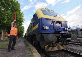 Imágenes del paso del último tren de mercancías por la línea Valladolid-Ariza