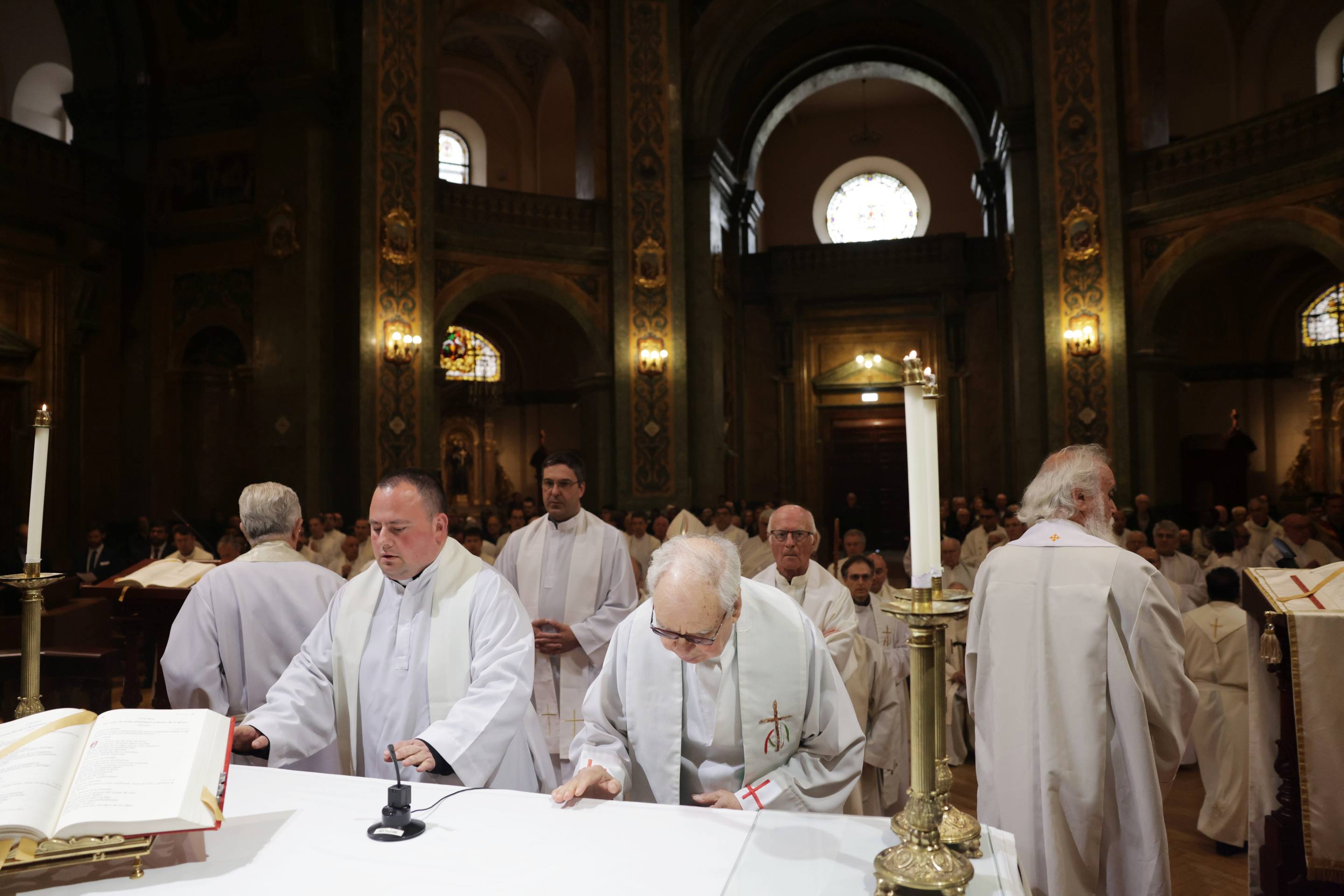 El homenaje a los sacerdotes del clero vallisoletano, en imágenes