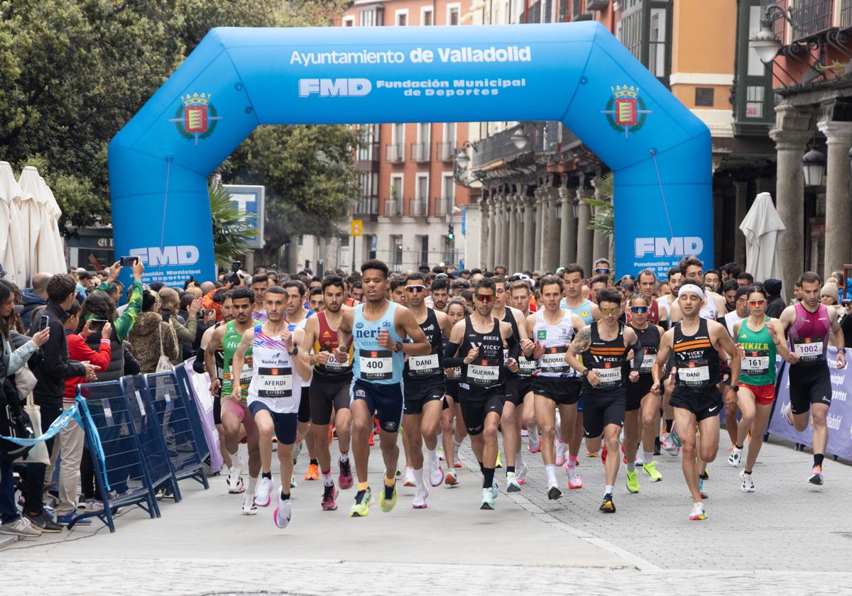 Momento de la salida de la II Carrera de la Familia de Valladolid.