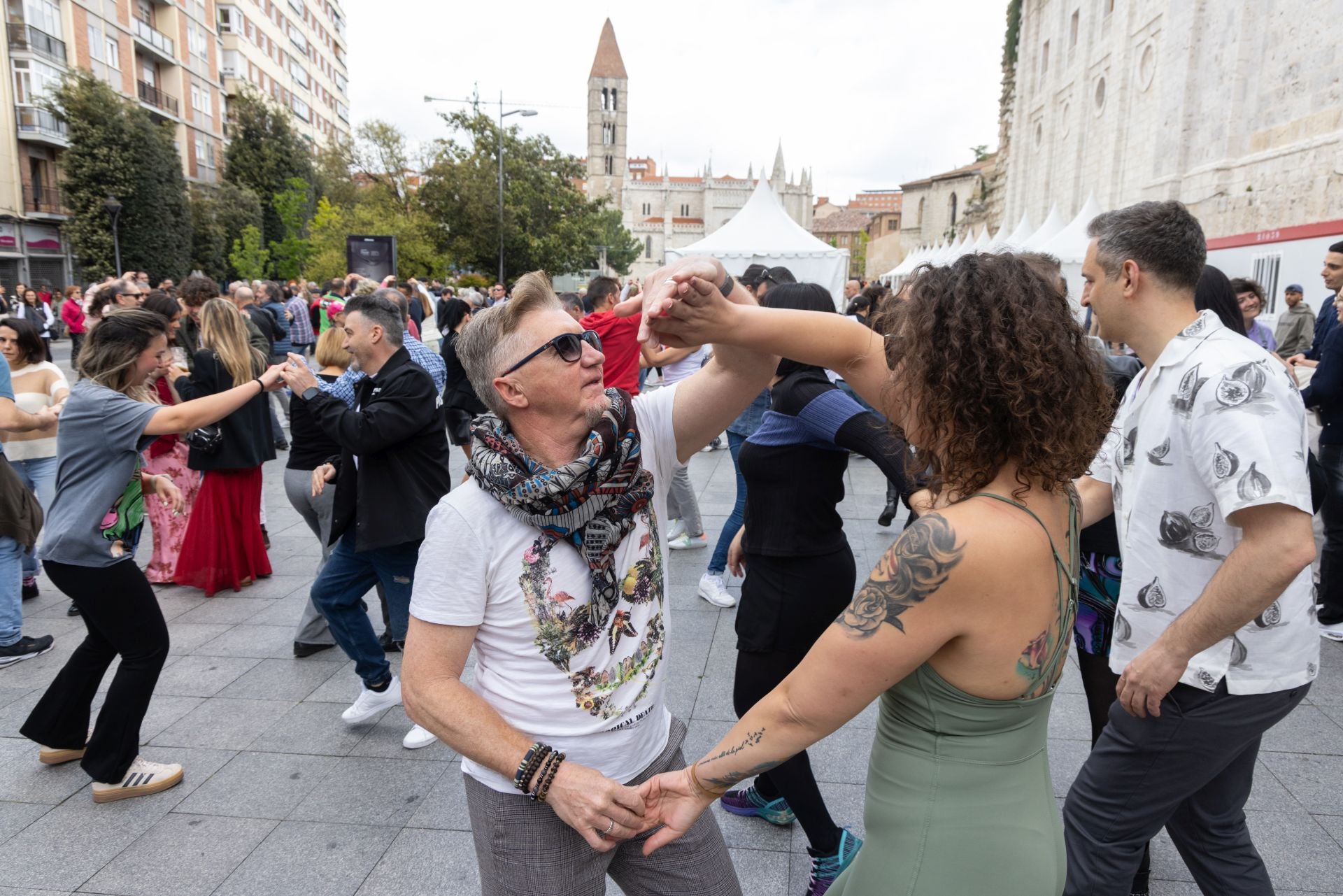Los bailes latinos en Portugalete y el desfile de perros de San Isidro, en imágenes