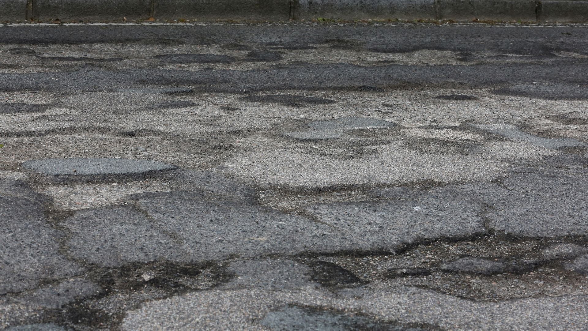 Fotos: el paseo de Santo Domingo, lleno de baches antes del inicio de las obras