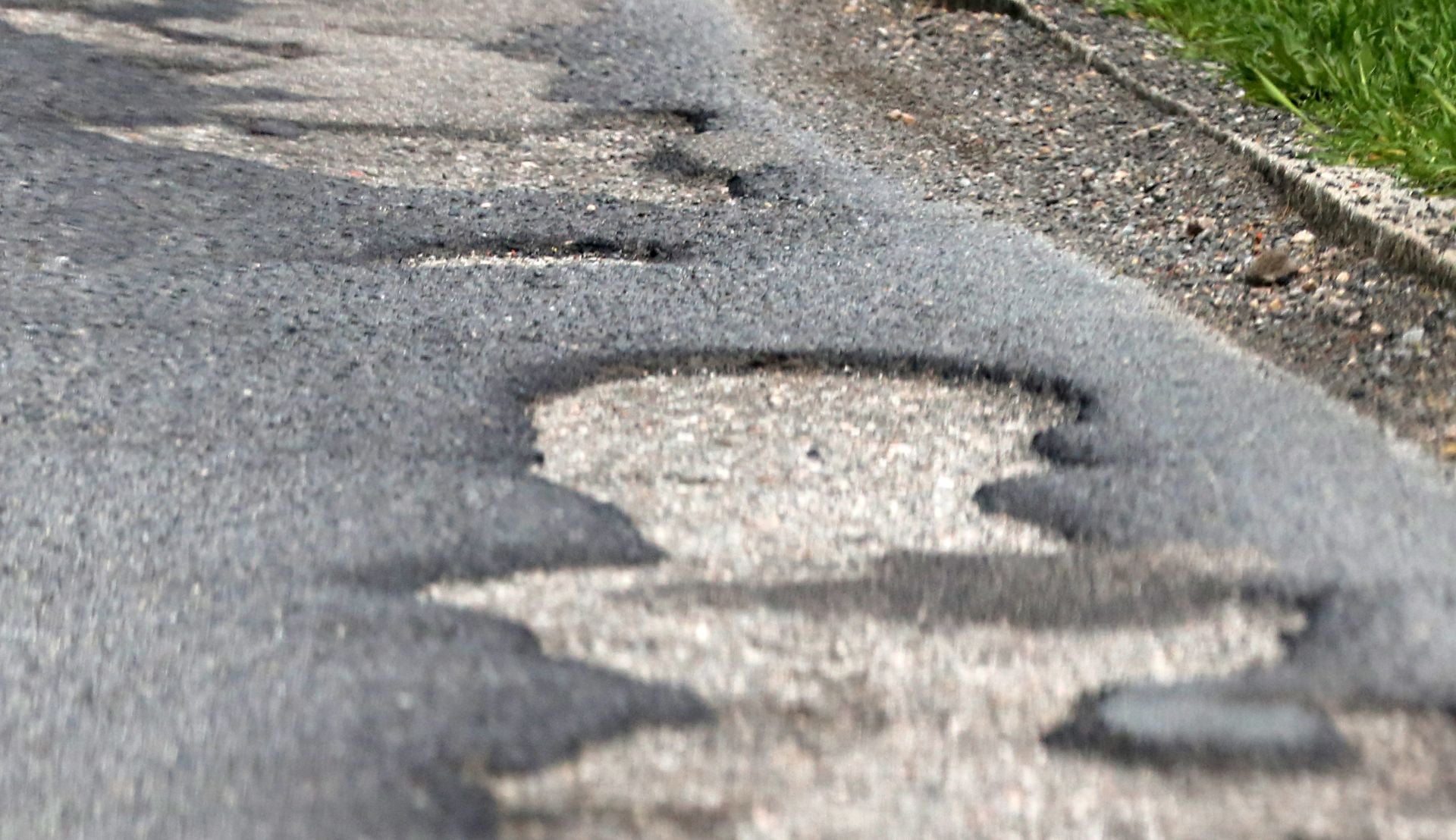 Fotos: el paseo de Santo Domingo, lleno de baches antes del inicio de las obras