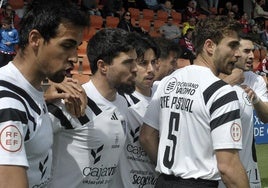 Jugadores de la Segoviana celebran un gol esta temporada.