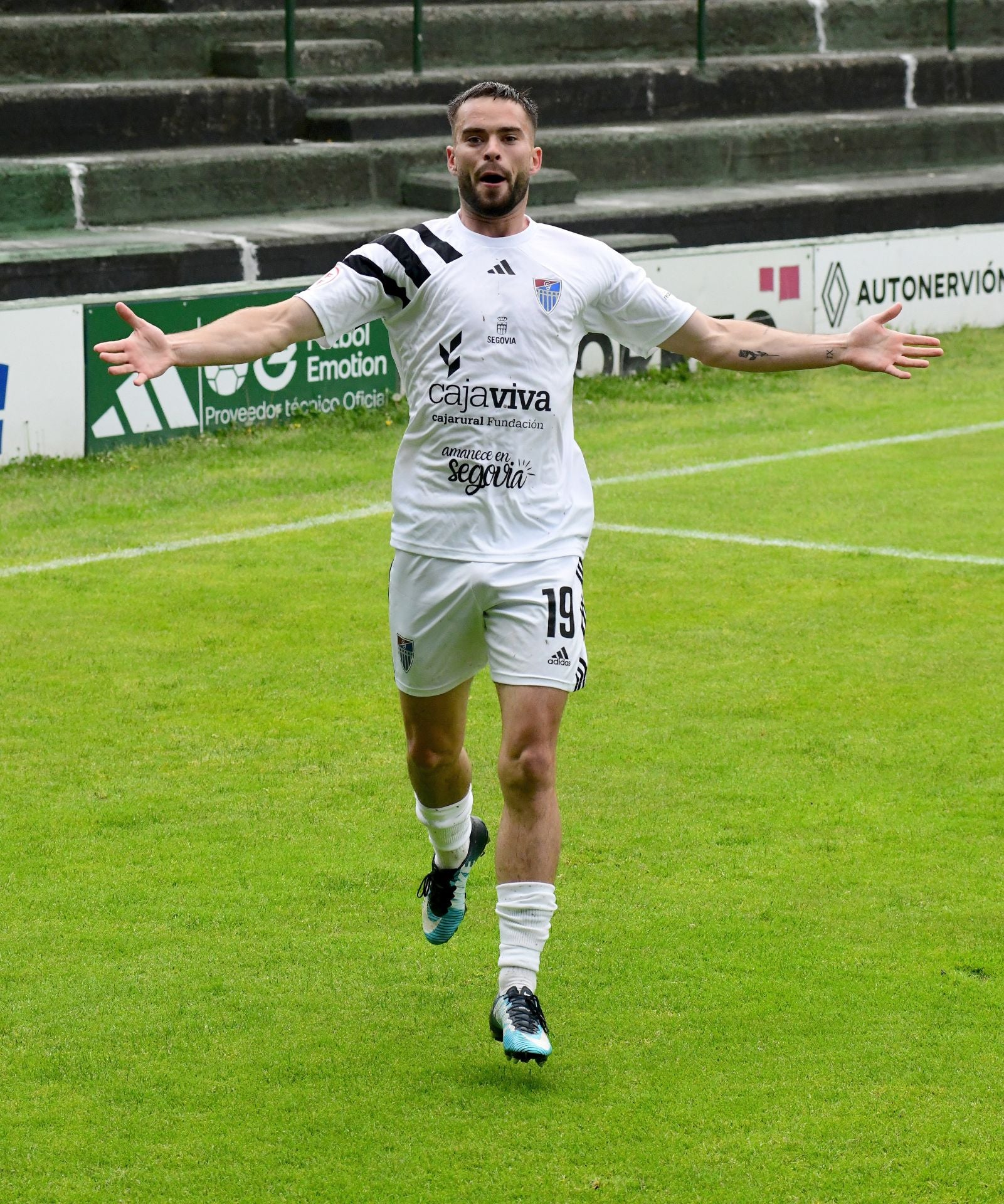 Fotos del partido entre el Sestao y la Segoviana