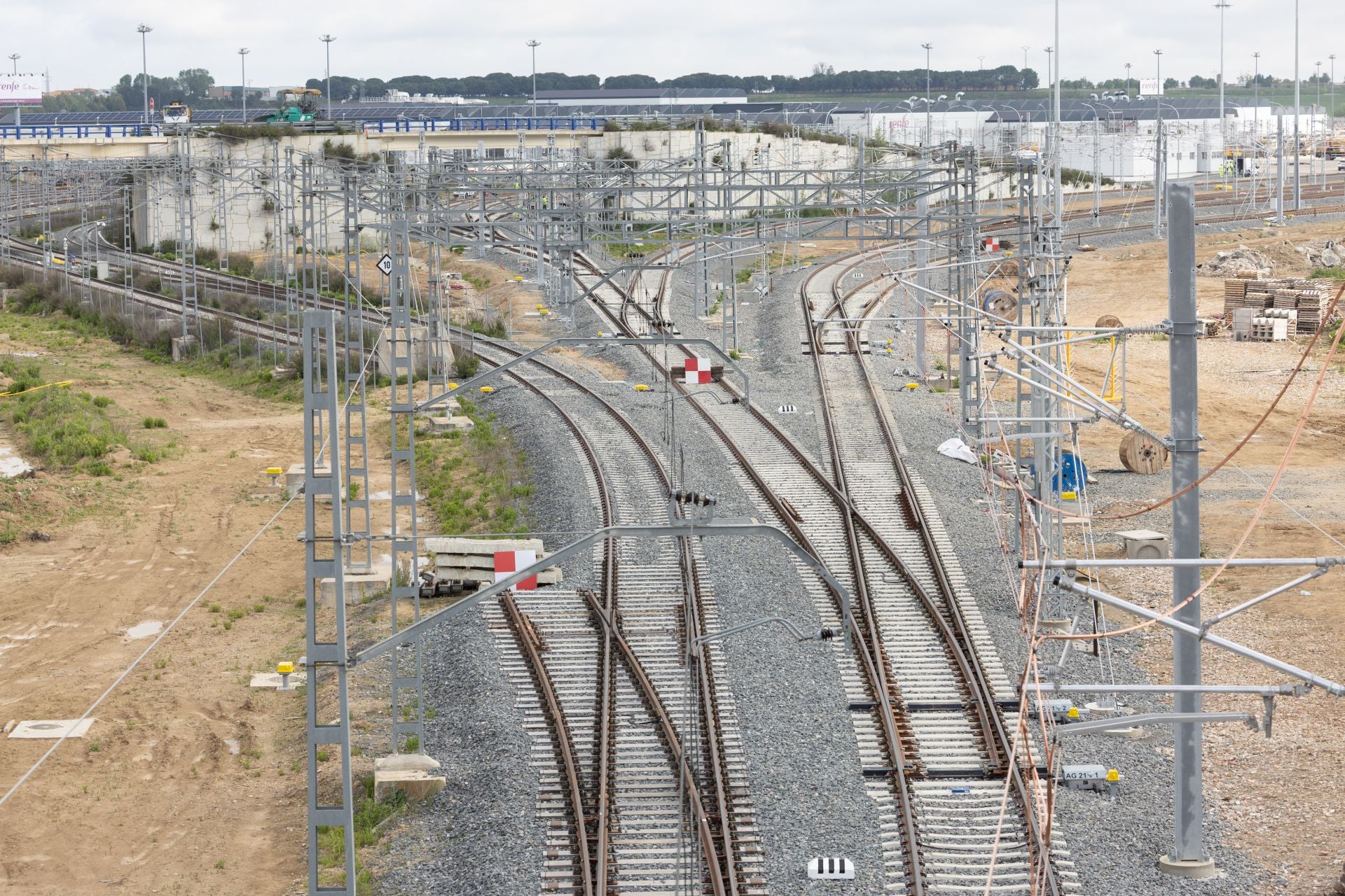 La variante Este de los talleres Renfe, en imágenes