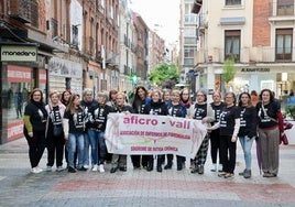 Miembros de la Asociación de Enfermos de Fibromialgia, en la calle Mantería.