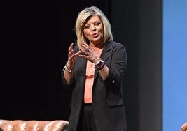 Terelu Campos en el escenario del Teatro Zorrilla, de Valladolid.