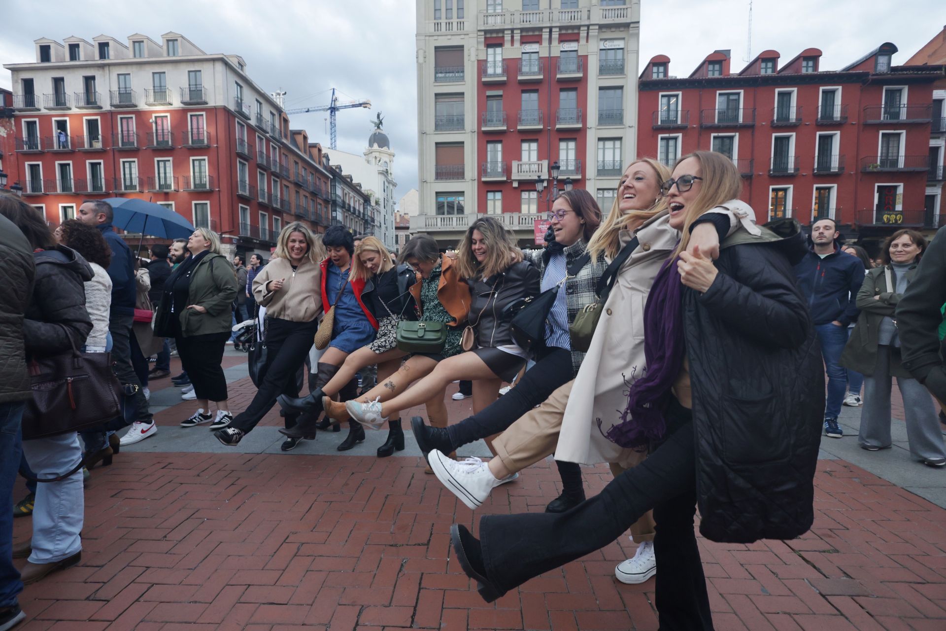 La orquesta París de Noia llena la Plaza Mayor de Valladolid