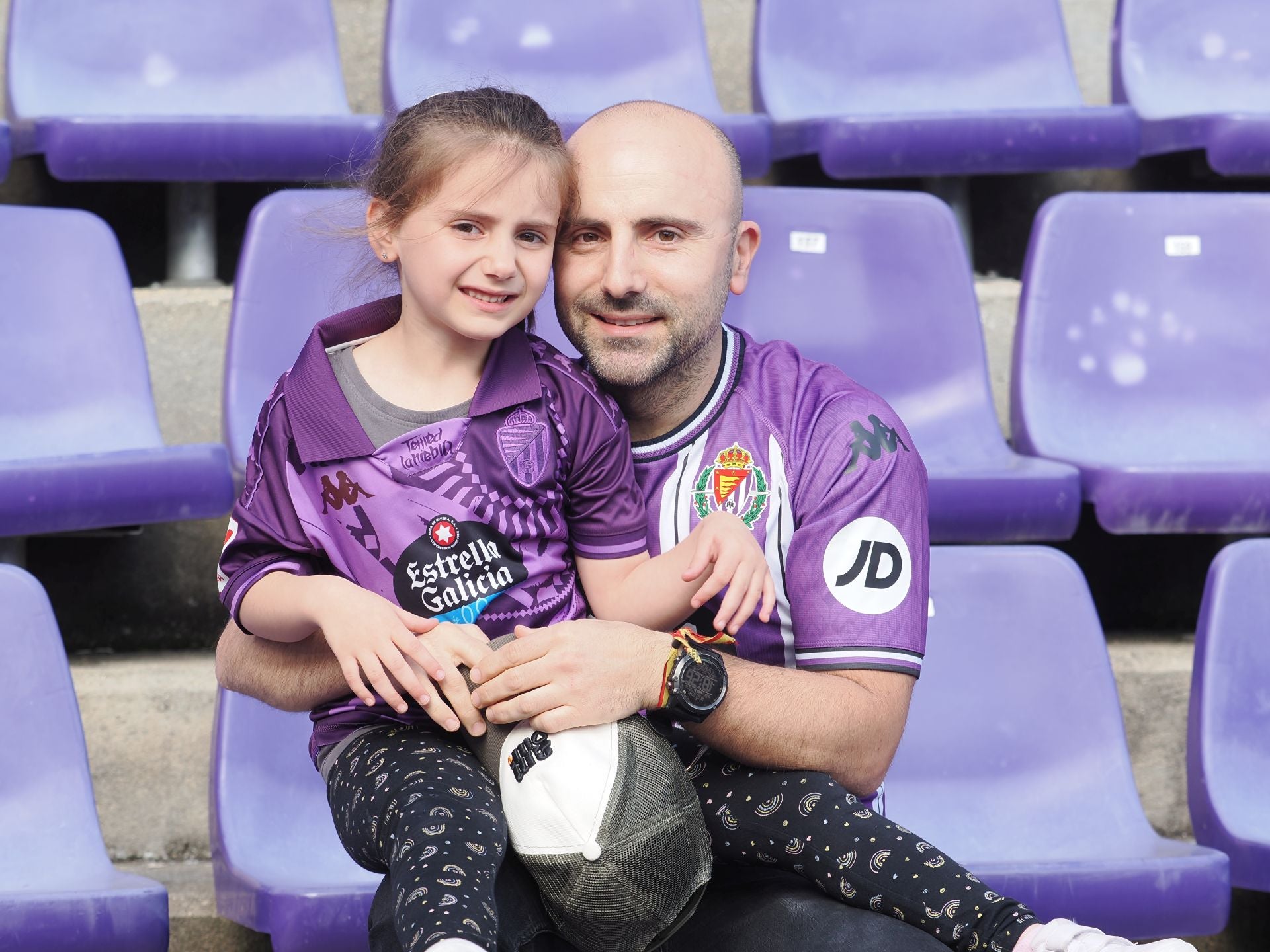 Búscate en la grada del Real Valladolid - Girona (1/3)
