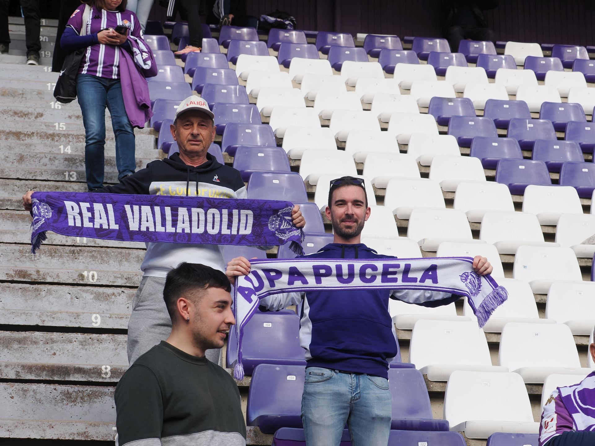 Búscate en la grada del Real Valladolid - Girona (2/3)