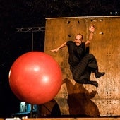Cirque Inextremiste acerca a Valladolid esta semana su espectáculo más emblemático.