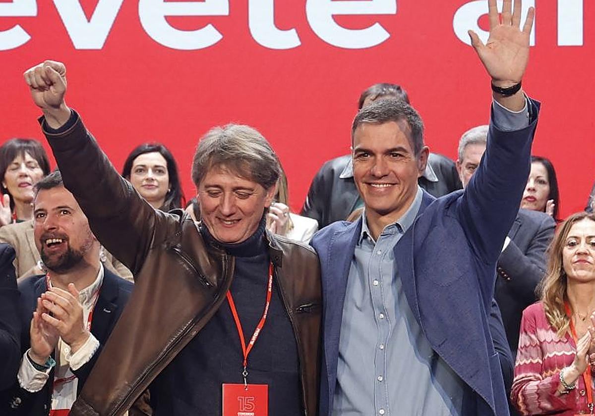 Carlos Martínez y Pedro Sánchez en una imagen del congreso autonómico del PSOE de febrero pasado.