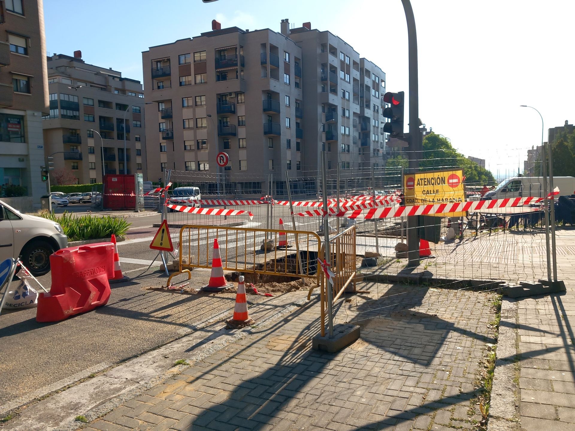 El corte por las obras de un bloque de Parquesol, en imágenes
