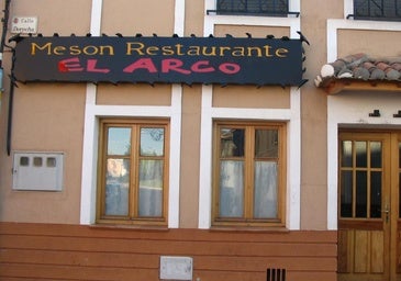 Fachada del Mesón Restaurante El Arco de Mayorga