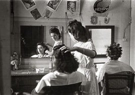 'Peluquería de señoras' (Sama de Langreo, 1946), de Valentín Vega. (