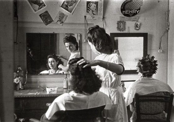 'Peluquería de señoras' (Sama de Langreo, 1946), de Valentín Vega. (