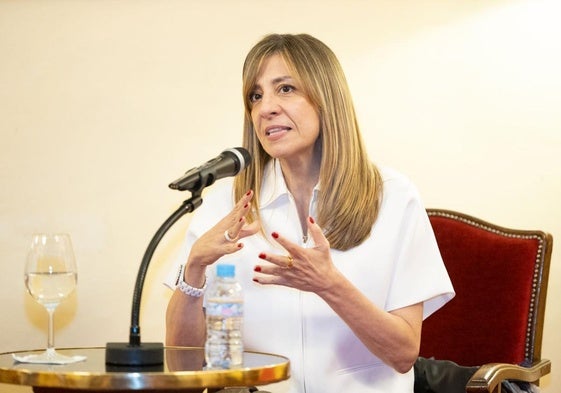 Reyes Monforte presenta su última novela en el Aula de Cultura de El Norte de Castilla.