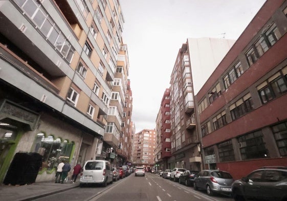Calle Don Sancho, cerca de la plaza de San Juan, una de las zonas donde más han crecido los precios del alquiler desde la pandemia.