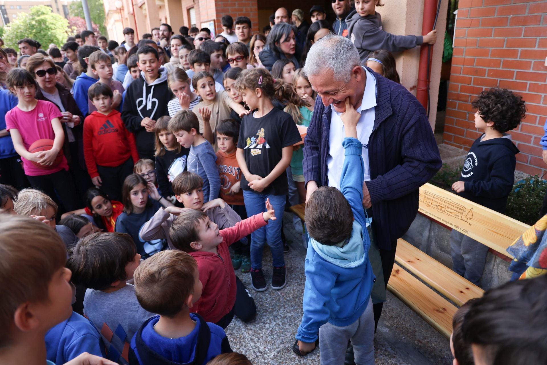 Las imágenes del homenaje al conserje José Luis Cuadrado en Valladolid