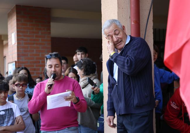 José Luis Cuadrado, emocionado con las palabras que le dedicaron padres y alumnos