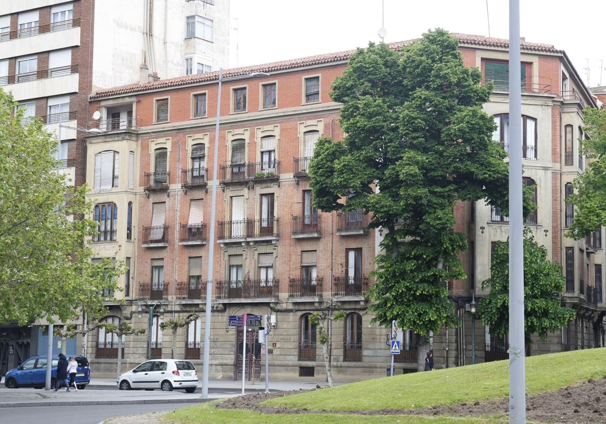 Edificio del Paseo del Salón que quiere rehabilitarse.