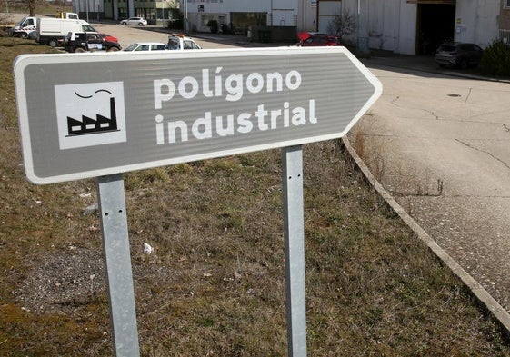 Señalización de polígono industrial en la provincia de Segovia.