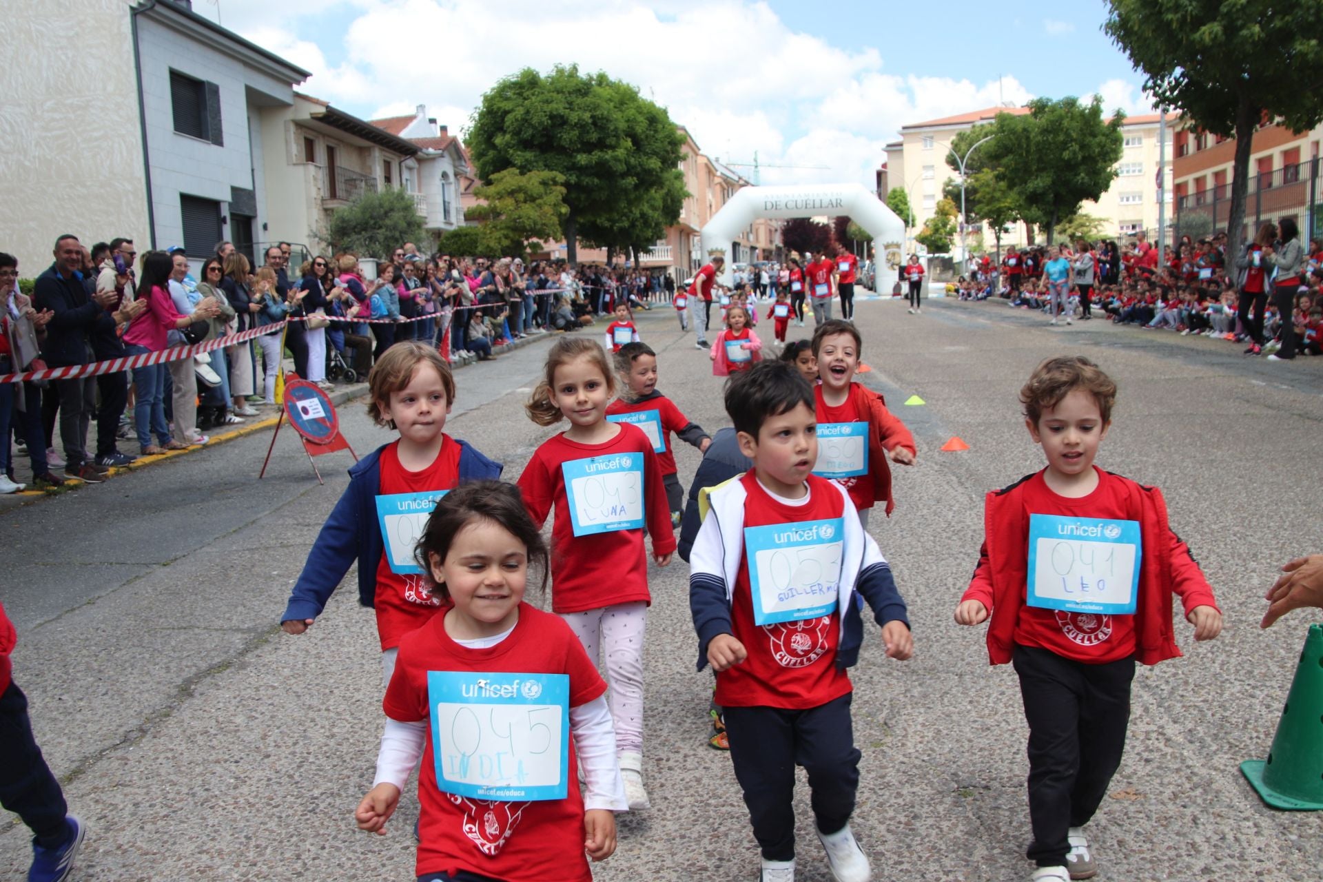 Fotografías de la carrera solidaria en el colegio Santa Clara de Cuéllar