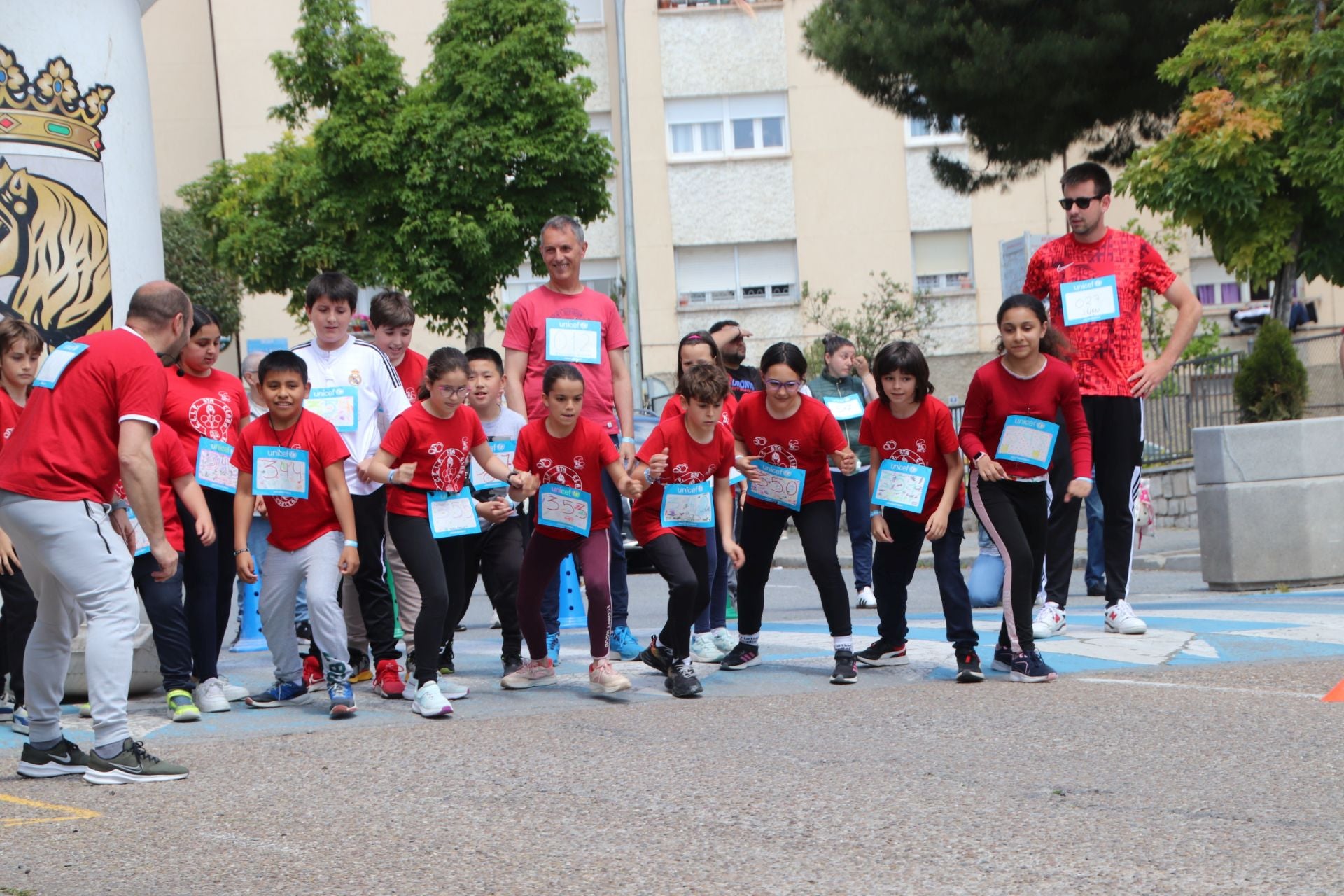 Fotografías de la carrera solidaria en el colegio Santa Clara de Cuéllar