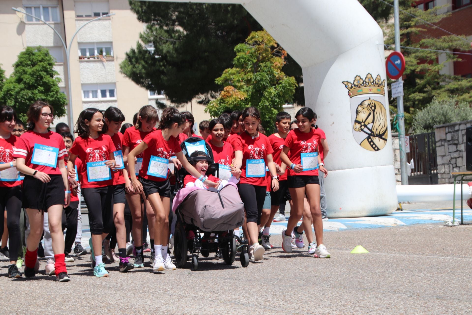Fotografías de la carrera solidaria en el colegio Santa Clara de Cuéllar