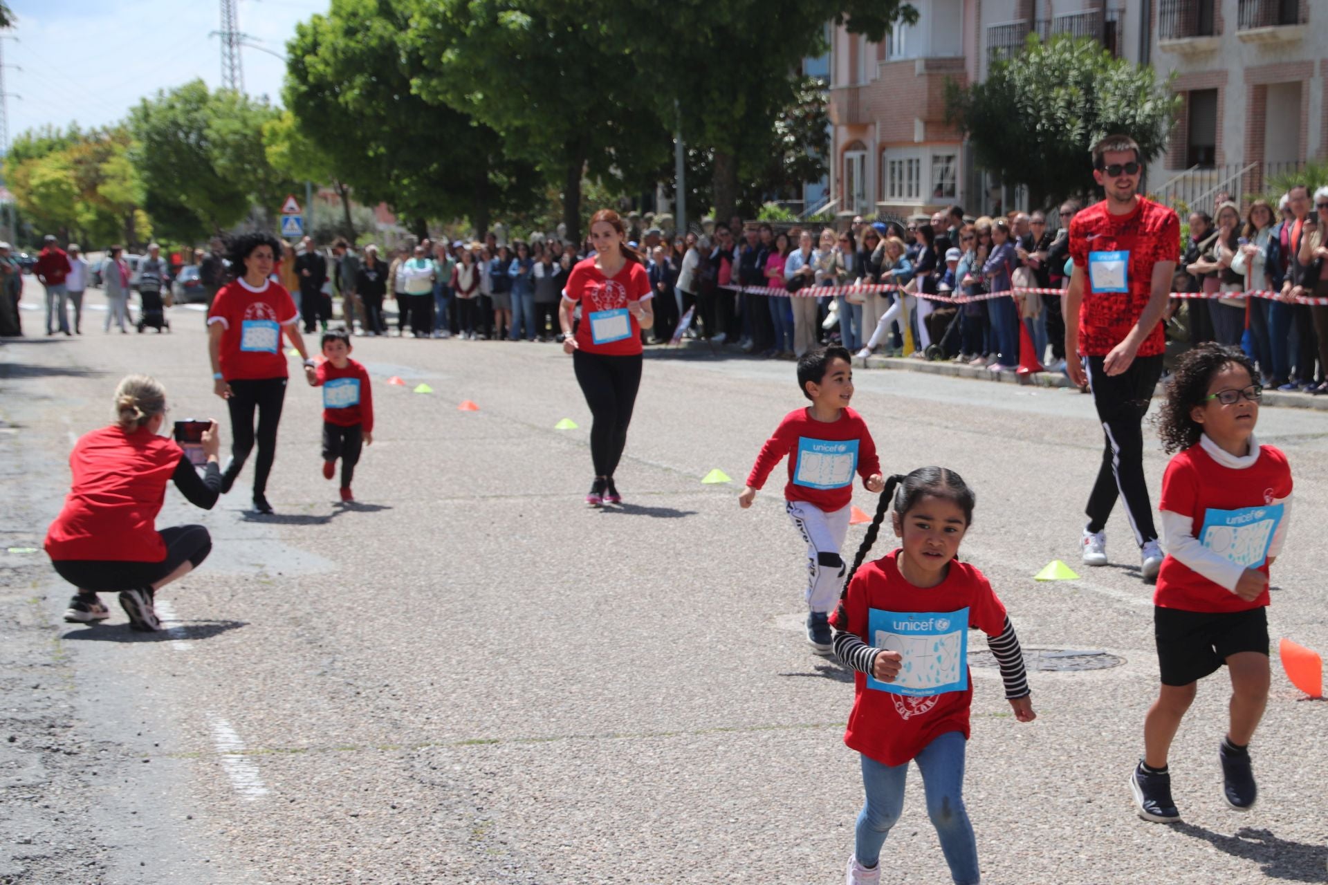 Fotografías de la carrera solidaria en el colegio Santa Clara de Cuéllar