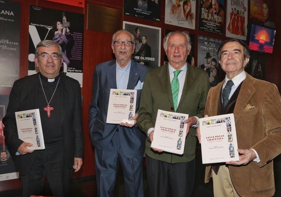 El arzobispo Luis Argüello, Marco Antonio Méndez, el editor Julio Martínez y el director del Teatro Zorrilla, Enrique Cornejo.