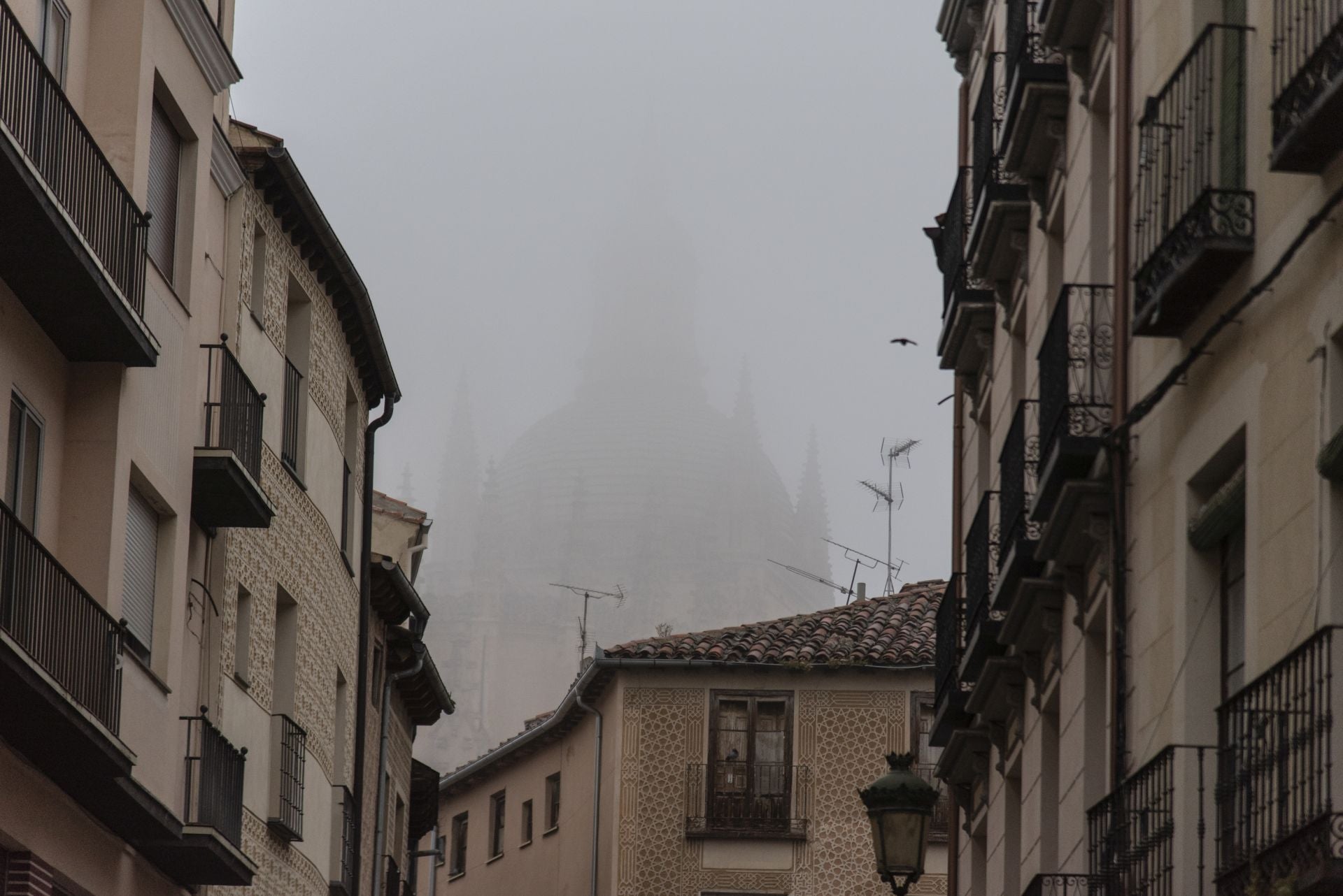 Fotos: Segovia amanece envuelta en niebla