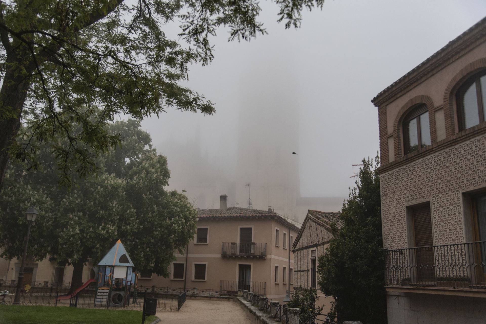 Fotos: Segovia amanece envuelta en niebla